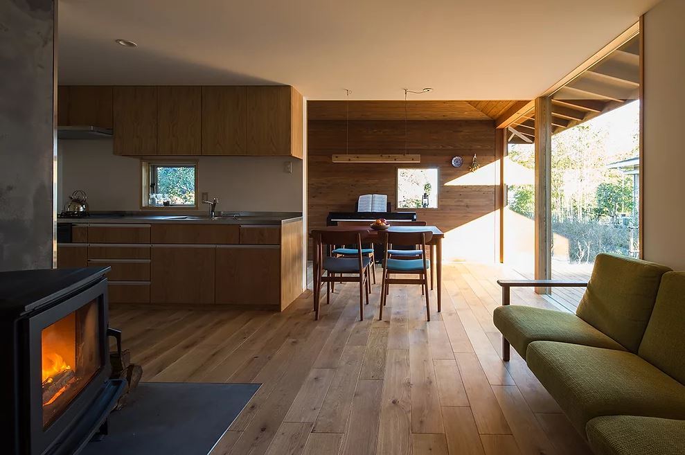 「人の集まる暖かい家」～おうちキャンプ・薪ストーブ　建築家の自邸～のイメージ