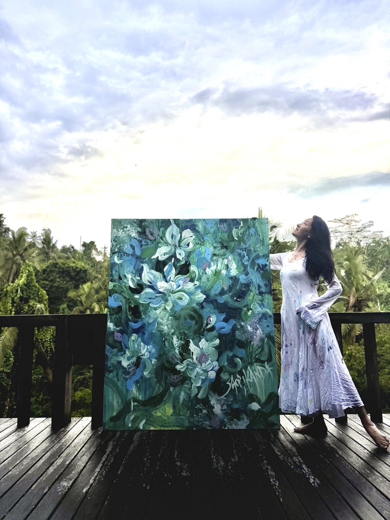 神田さおり　アートパフォーマンス～音楽と共に即興で踊りながら描かれる絵画作品～のイメージ