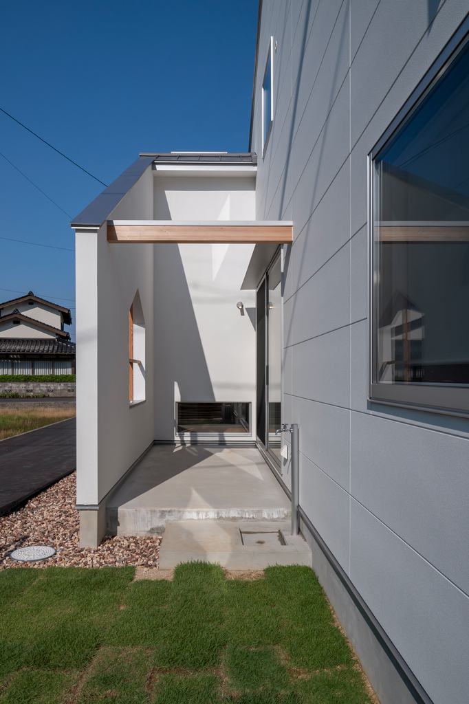 三角屋根の家の写真