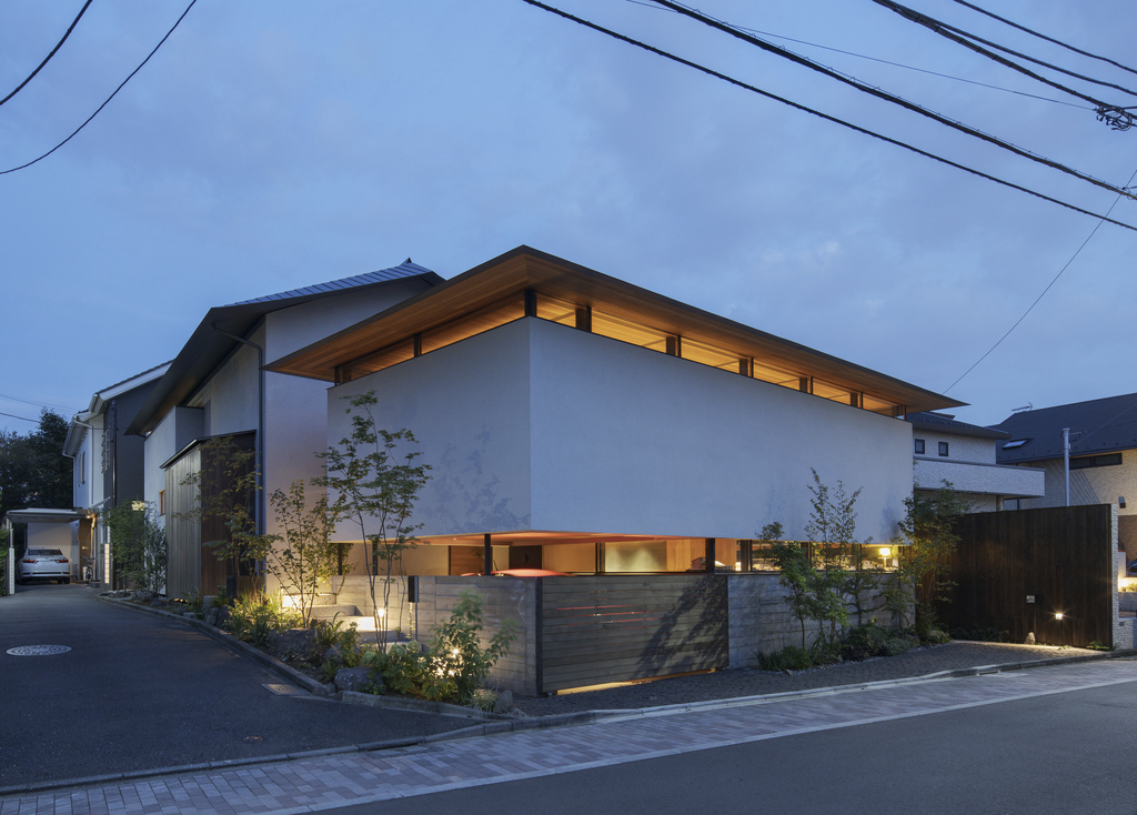 「建築家が住まいに込めた想いと工夫」～都会の住宅街に立つ、職住分離のリゾート住宅～のイメージ